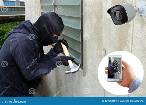 NYC Woman’s Lawn Phone: Thief Spy Tactic Busted!